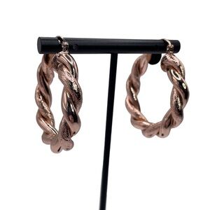 Twist hoop earrings
